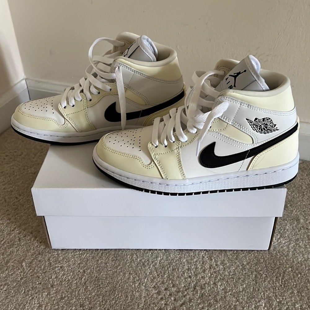 Jordan 1 OG Mid Coconut Milk